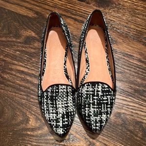 Black and white flats in wool-type material by Joie